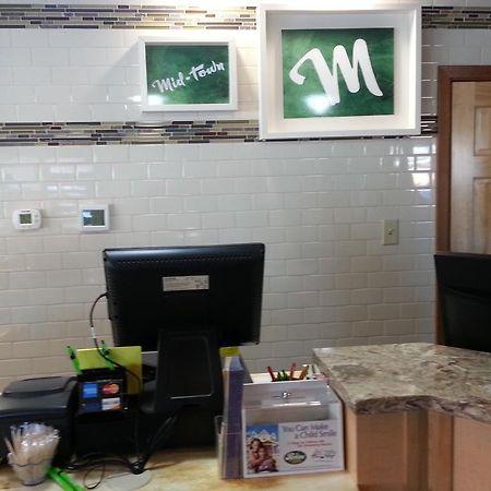 Mid Town Motel Great Falls Bagian luar foto