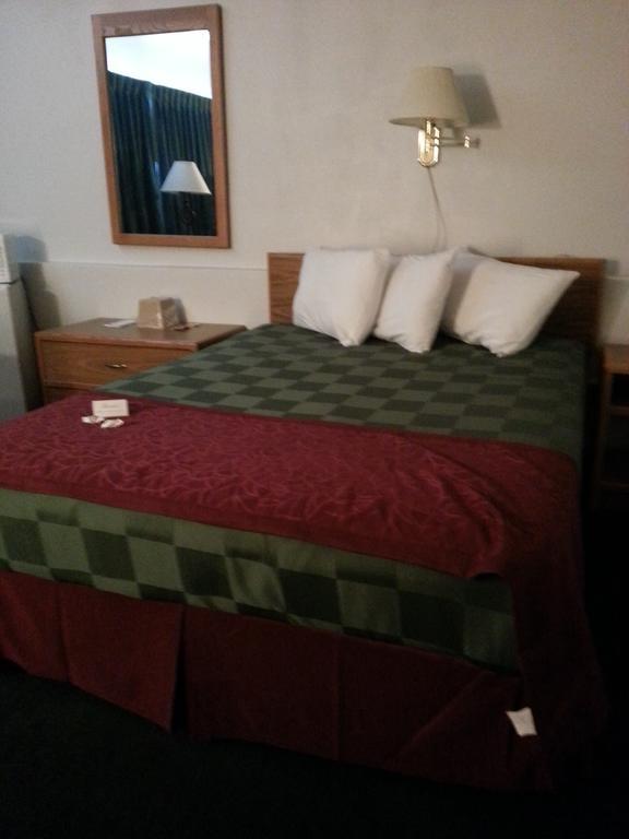 Mid Town Motel Great Falls Bagian luar foto