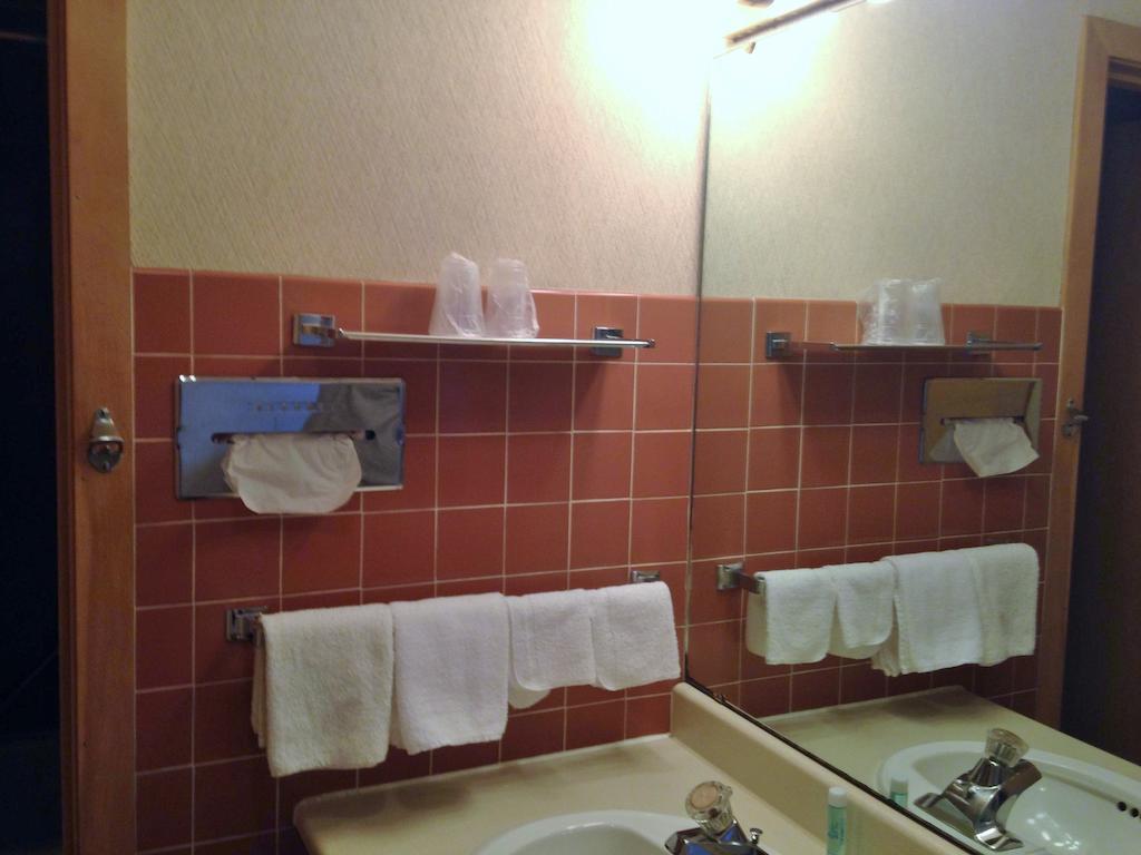 Mid Town Motel Great Falls Bagian luar foto